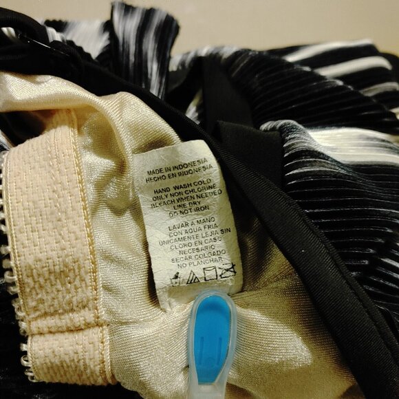 Maxine of Hollywood Top Swinsuit Swimwear Size 10 Scoop Neck - Picture 6 of 9